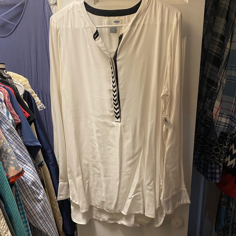 White tunic with black details, brand new with tags